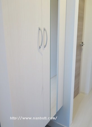 玄関　トールタイプのシューズボックス付き玄関