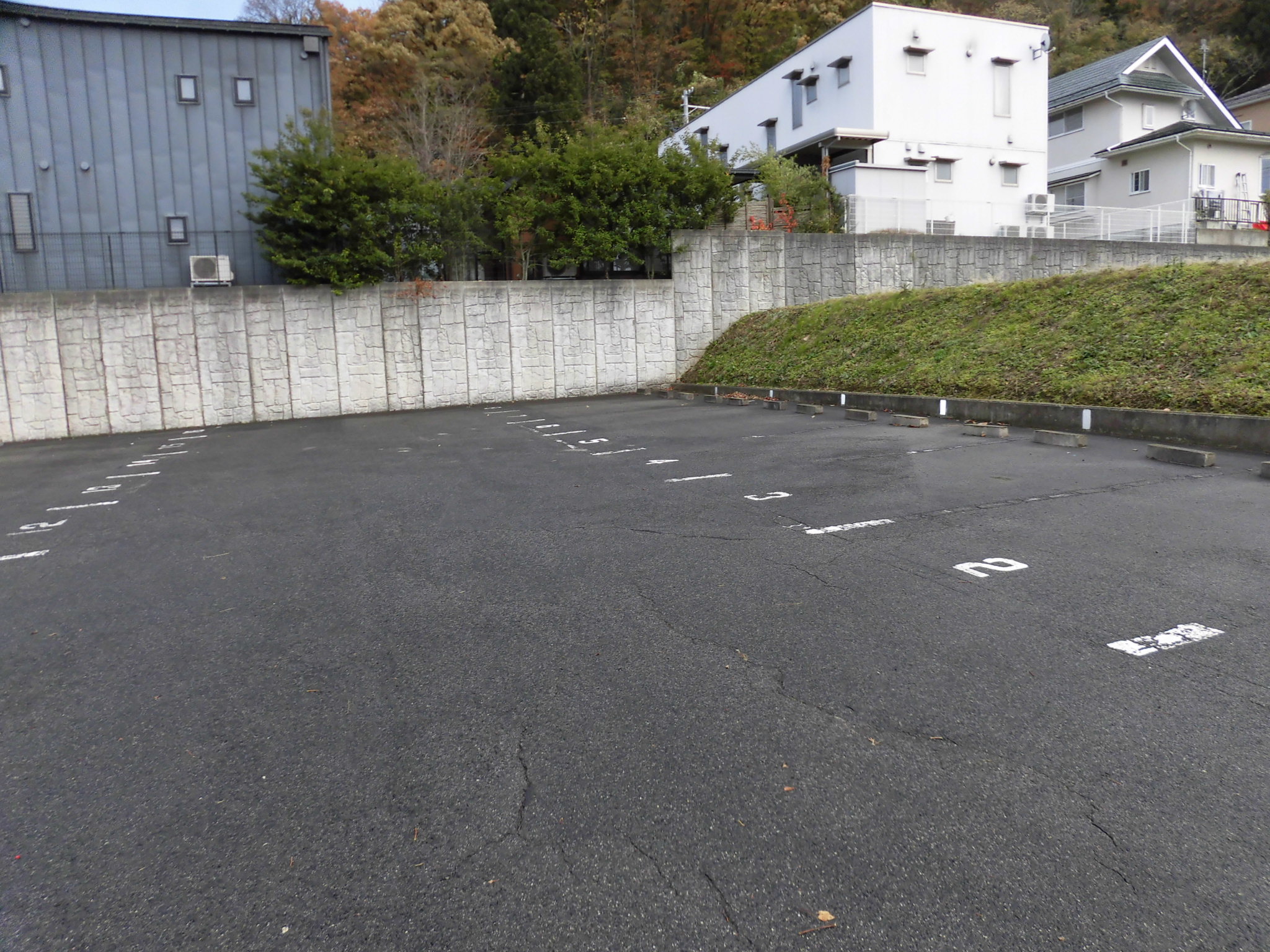 【山形市小立のマンションの駐車場】