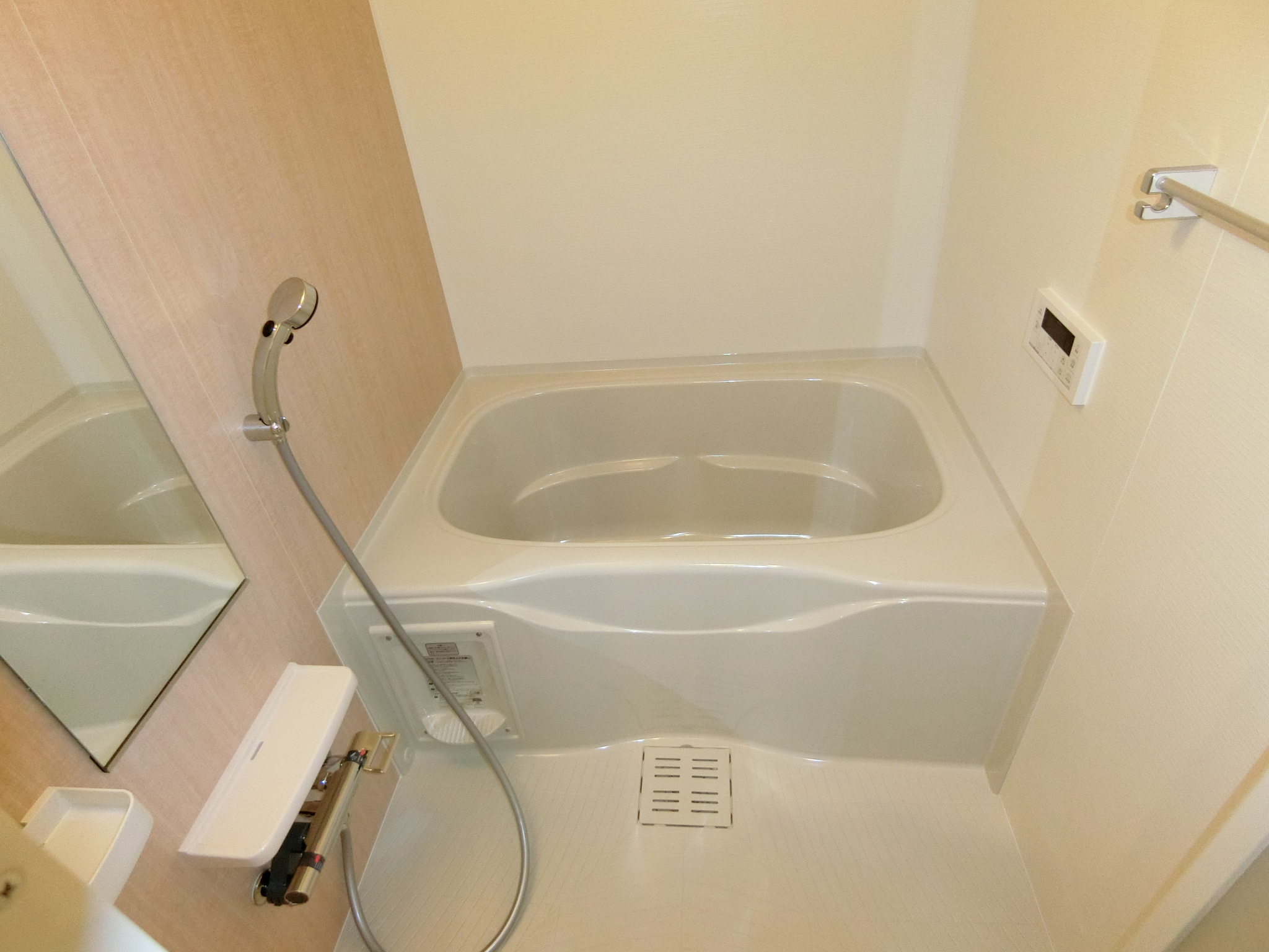 バス・シャワールーム　追い焚き機能と浴室乾燥機を完備です☆