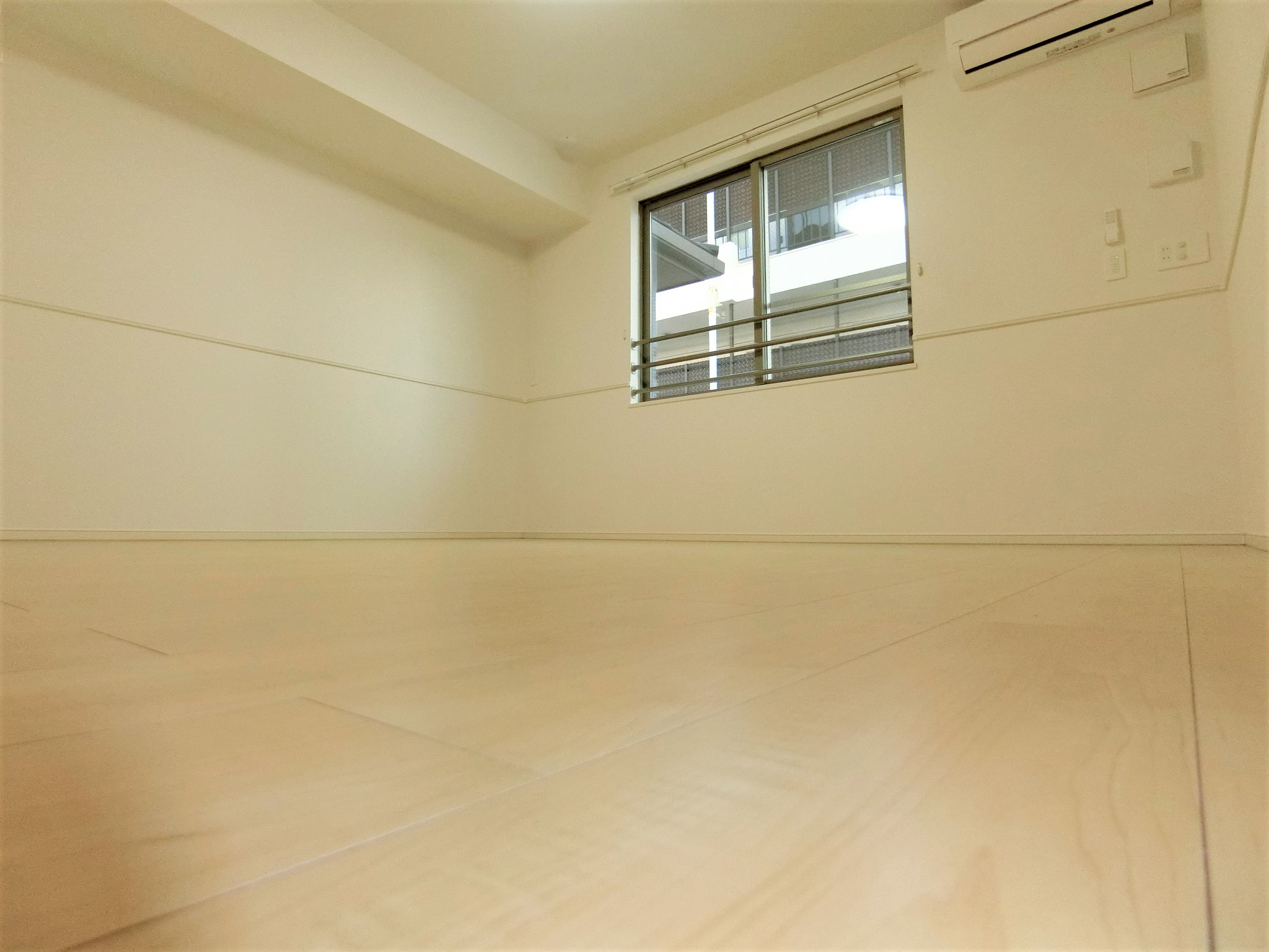 その他　システムキッチン完備の広々リビングです☆