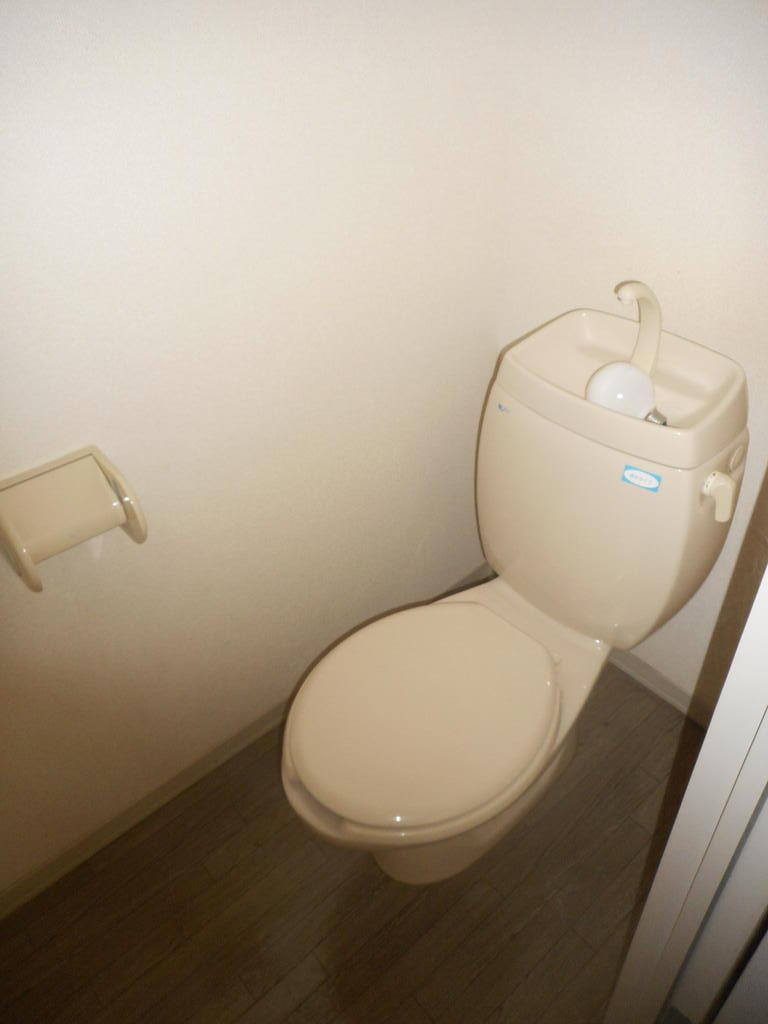 ＪＲ宇都宮線 間々田駅 徒歩7分 2階建 築32年のトイレ写真