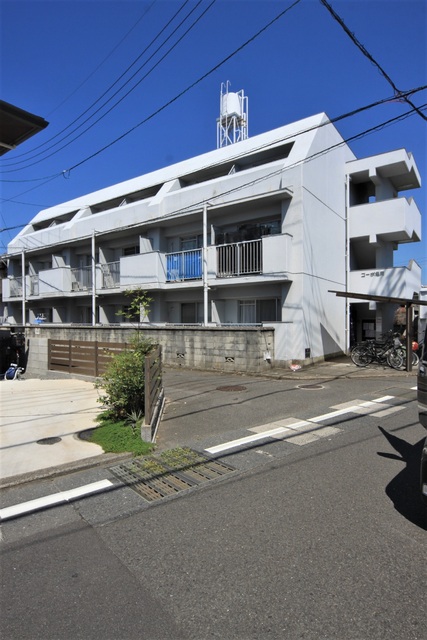 【松山市小栗のマンションの建物外観】