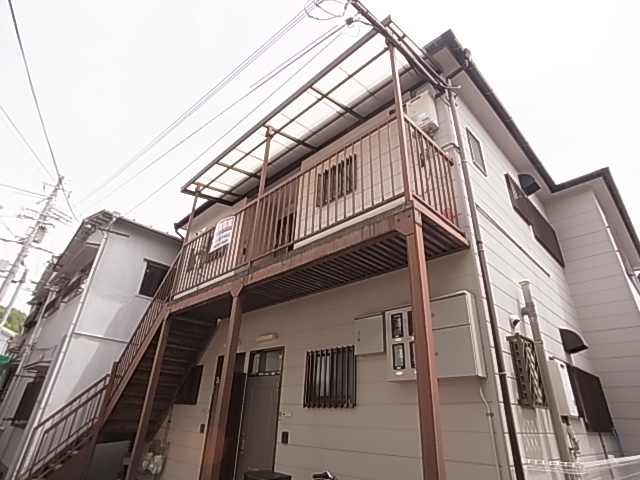 神戸市兵庫区山王町のアパートの建物外観