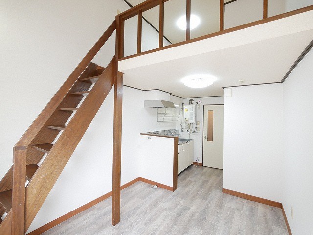 居室・リビング　ロフトへの階段も緩やかです♪