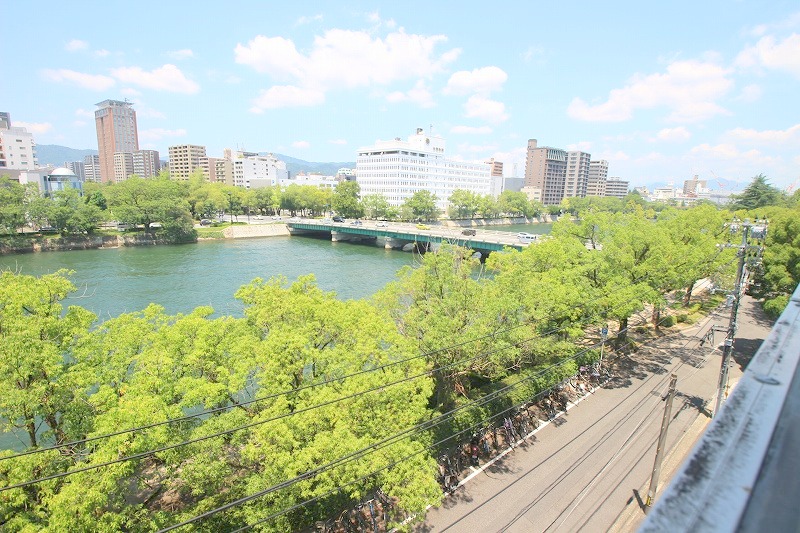 【広島市中区中島町のマンションの眺望】