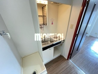 キッチン　小型冷蔵庫が入ります