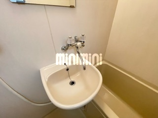 洗面設備　浴室に洗面有ります