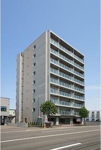 札幌市白石区北郷三条のマンションの建物外観