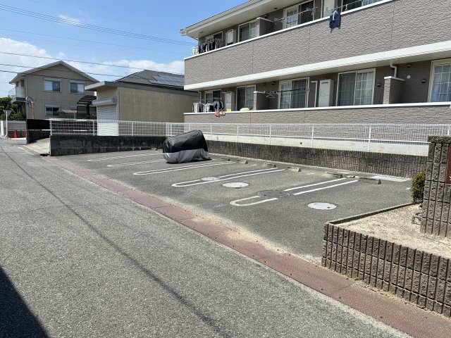 【ピーヌスIIの駐車場】