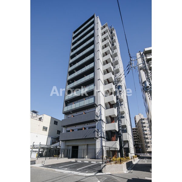 【名古屋市熱田区横田のマンションの建物外観】