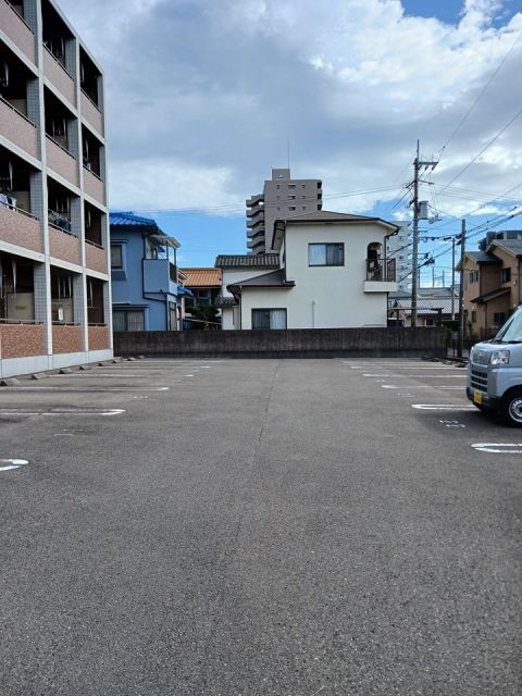 【サン住吉IIの駐車場】