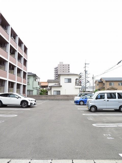 【サン住吉IIの駐車場】