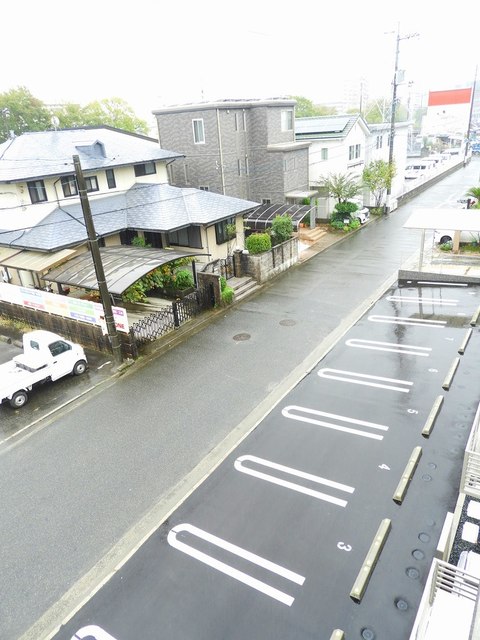 【広島市安佐南区八木のアパートの駐車場】