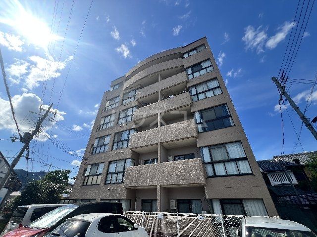 京都市右京区梅津前田町のマンションの建物外観