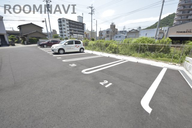 【モンプリミエ ルラシオン　IIIの駐車場】