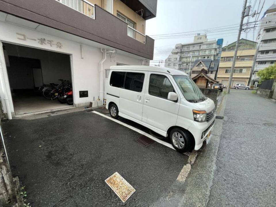 【松山市千舟町のマンションの駐車場】