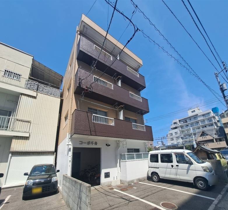 松山市千舟町のマンションの建物外観