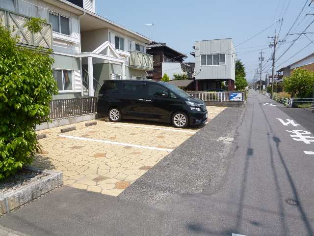 【エステート今川Ａ棟の駐車場】