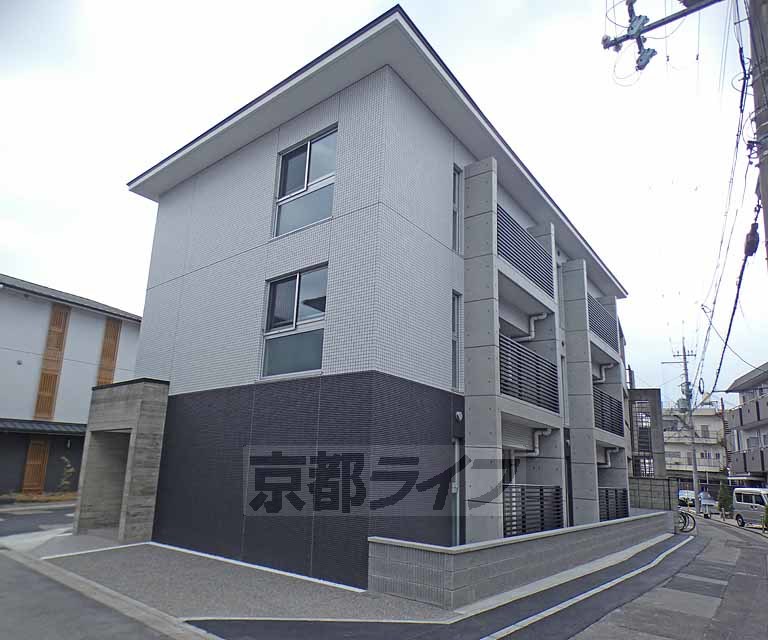 京都市左京区吉田中阿達町のマンションの建物外観