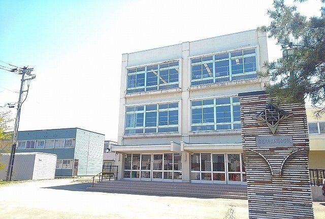 【サンクリオージュ弐番館の小学校】