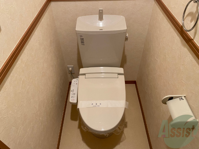 トイレ　トイレはこちらです。十分な広さがございますね