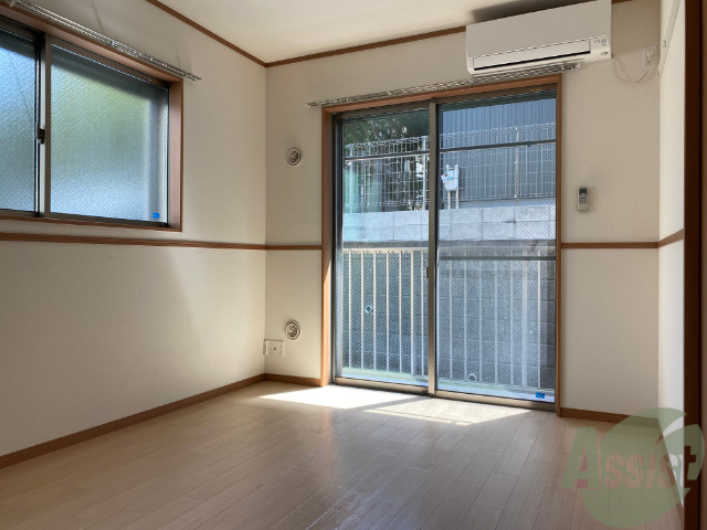 居室・リビング　陽当たり良く、十分に広さのあるお部屋となっております