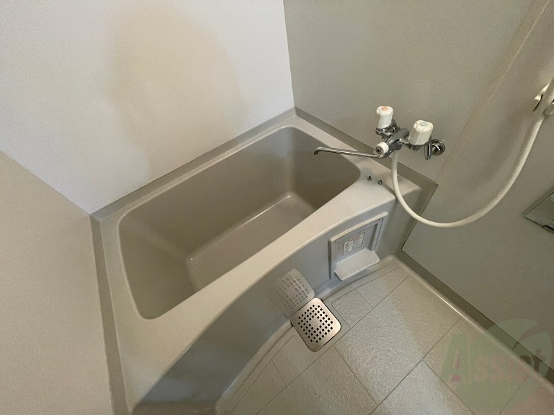 バス・シャワールーム　"ユニットバスです。疲れを癒すのに欠かせませんね！　"