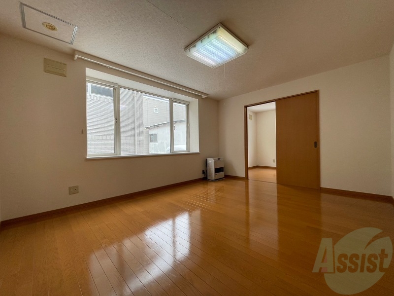 居室・リビング　広くてきれいなリビングです！快適に過ごせそうですね。