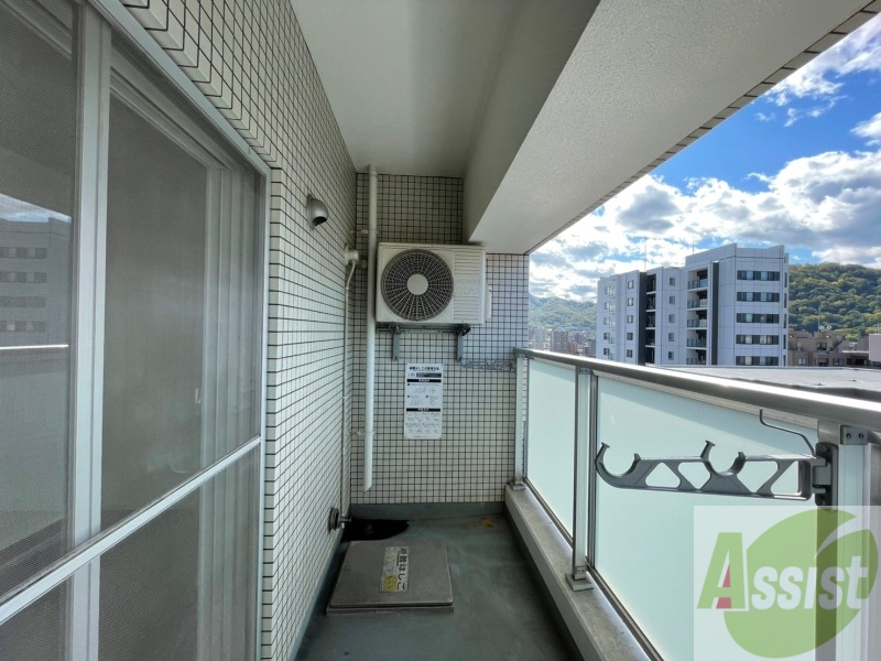 バルコニー　バルコニーは幅があり、広い印象を受けました。