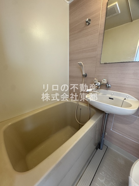 バス・シャワールーム　お掃除がしやすい３点ユニットバスです☆