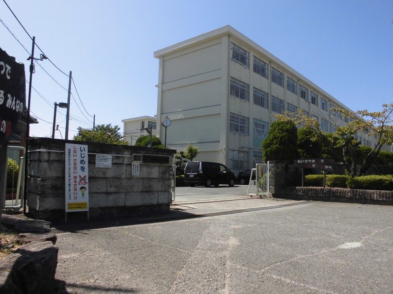 中学校　加古川市立平岡中学校（中学校）まで641m
