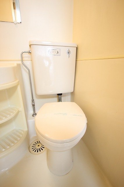 トイレ　同物件、別号室のものです。　家具はイメージです。