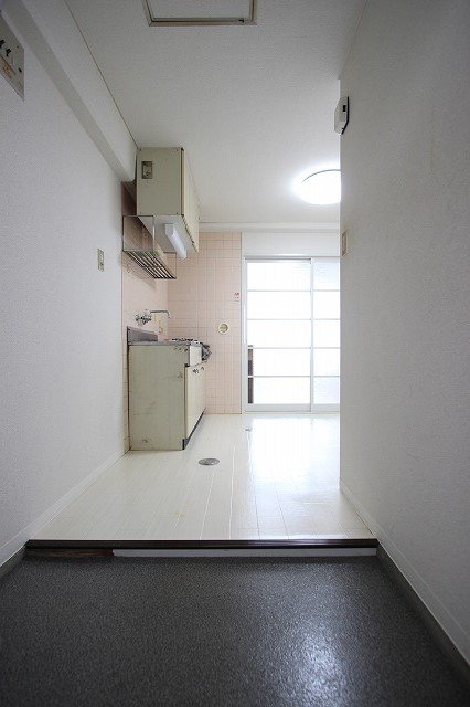 玄関　同物件、別号室のものです。　家具はイメージです。