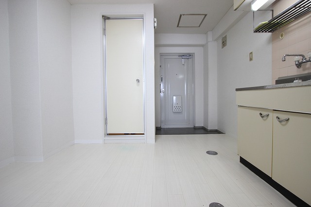 セキュリティ　同物件、別号室のものです。　家具はイメージです。