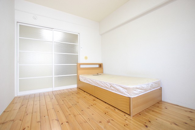 居室・リビング　同物件、別号室のものです。　家具はイメージです。