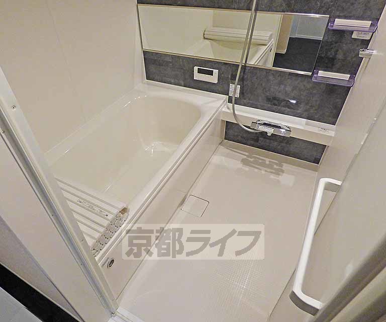 バス・シャワールーム　バスルームです。