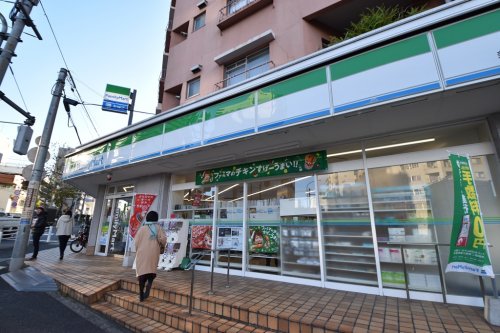 コンビニ　ファミリーマート 新宿弁天町店（コンビニ）まで487m