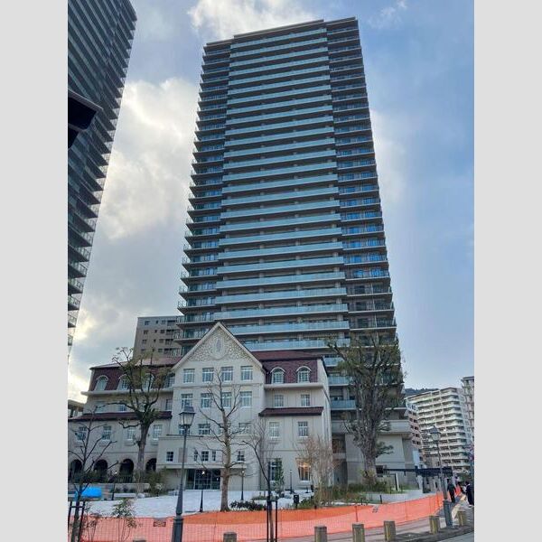 建物外観　オートロック付きで外部からの出入りがなく安心です♪