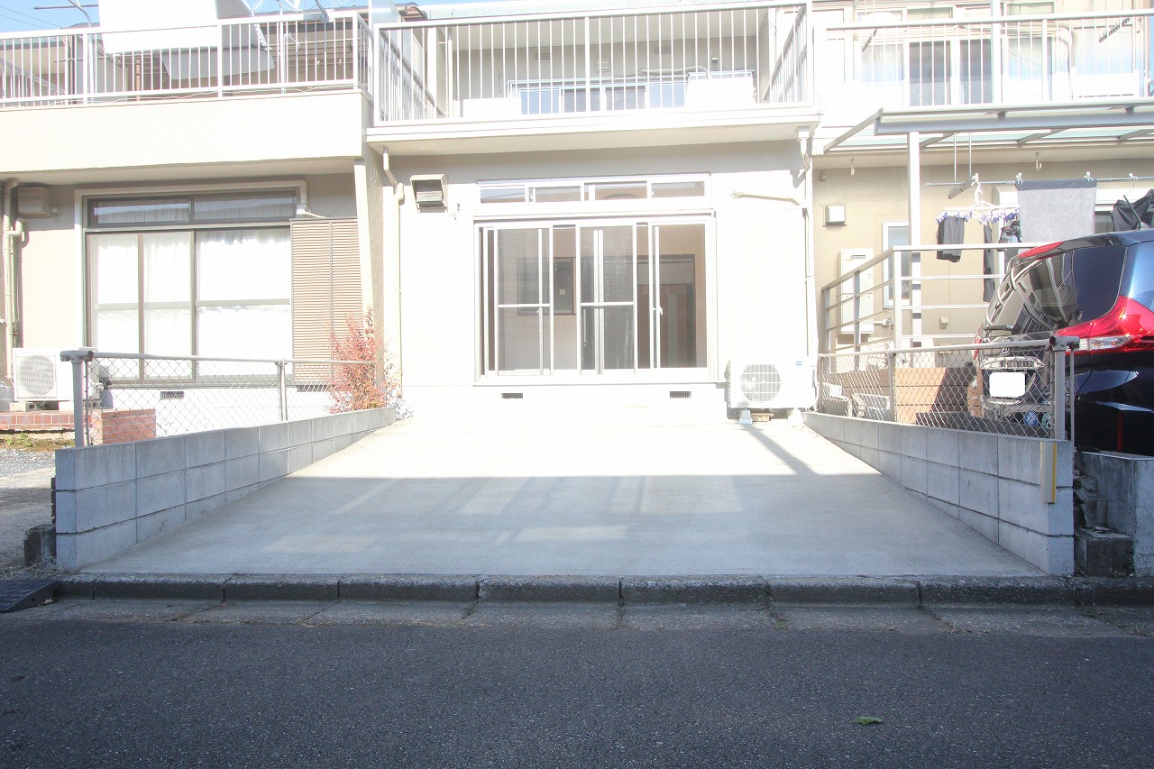 駐車場　駐車スペース