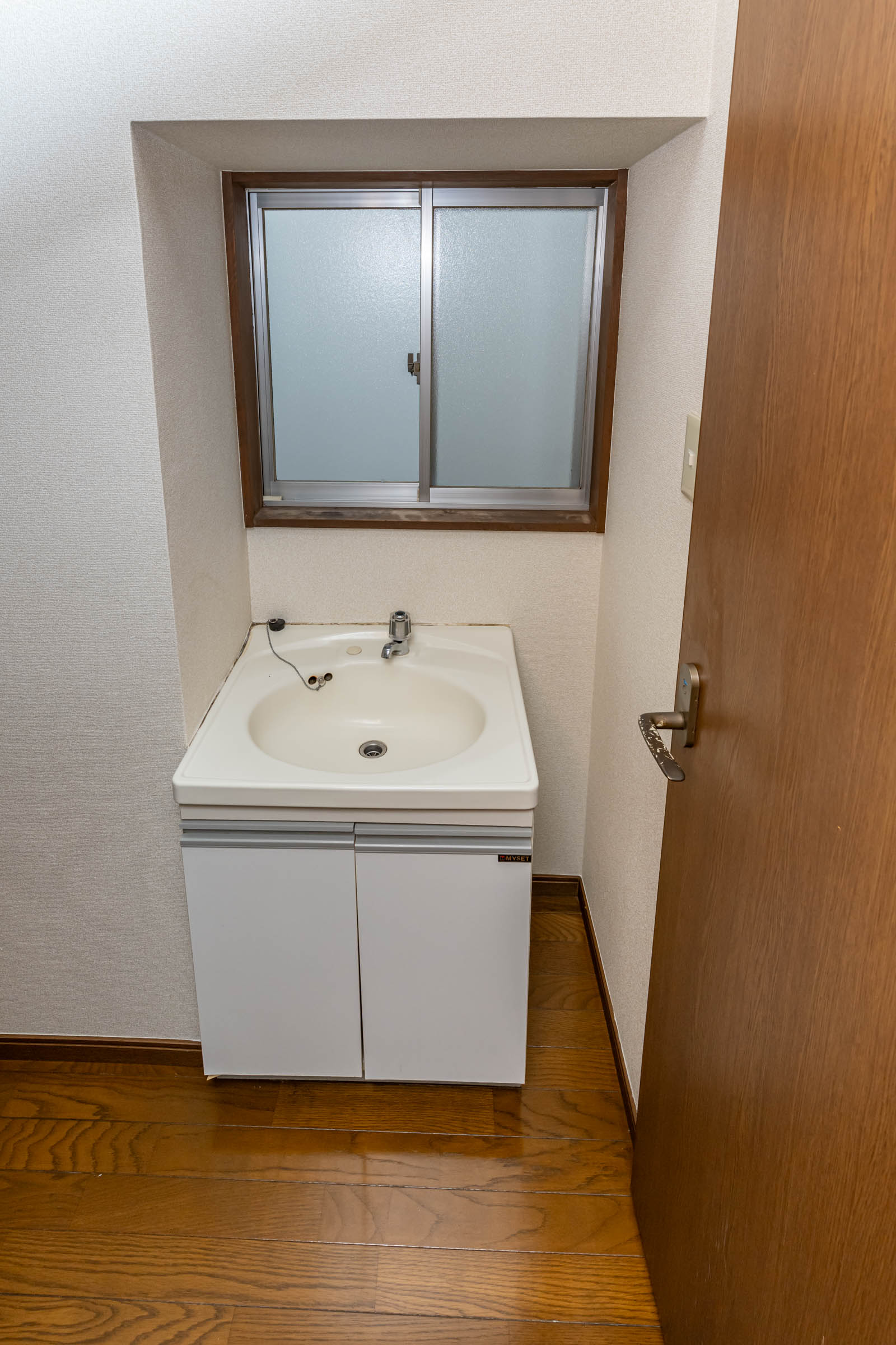 洗面設備　洗面所が独立しているので快適にご利用いただけます。