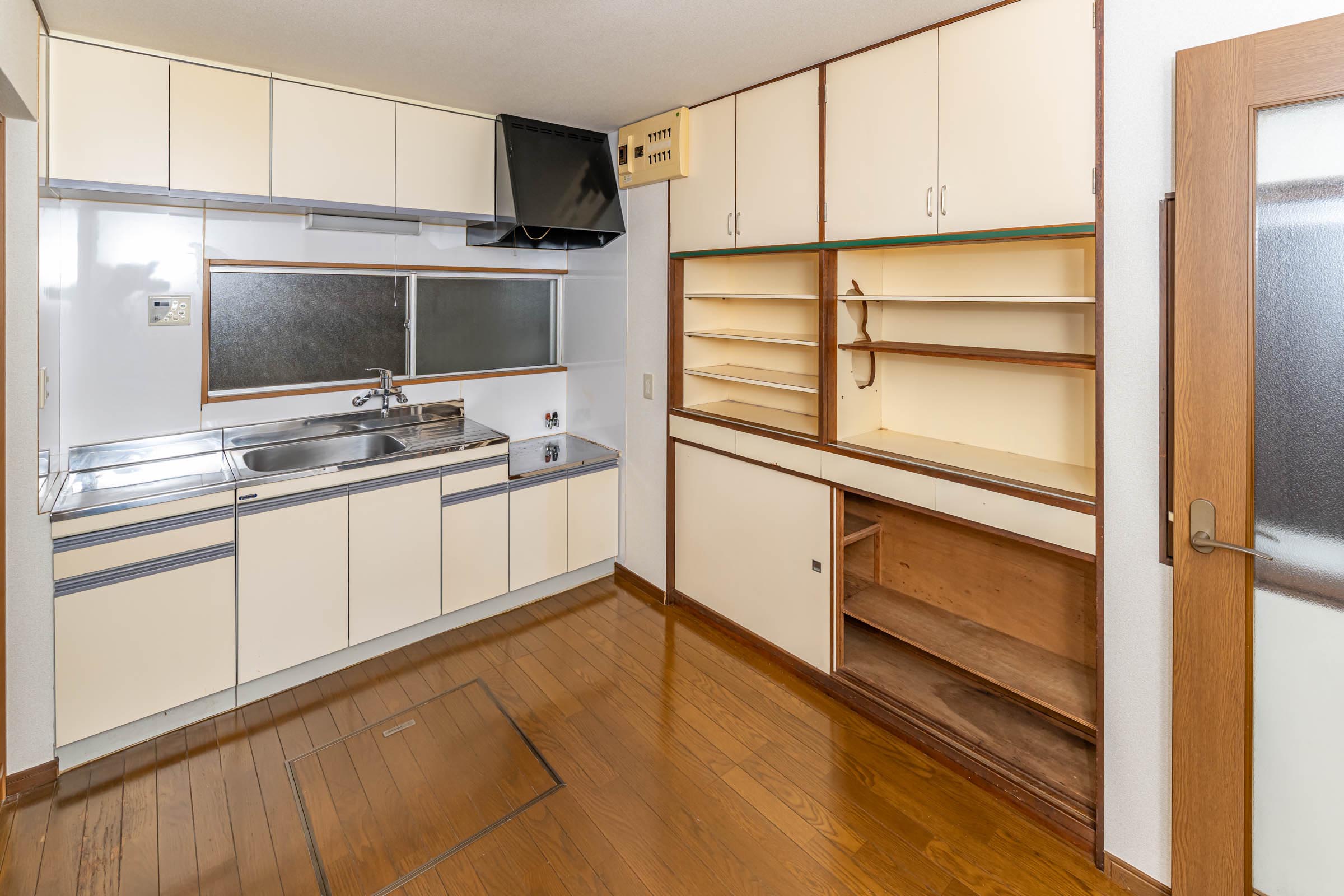 キッチン　収納力たっぷりなので便利なお料理グッズもたくさん置けます。