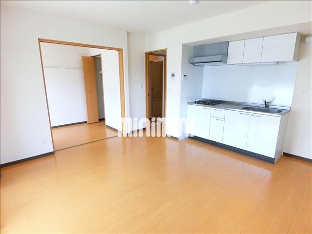 居室・リビング　９．８帖のリビングダイニングスペース。