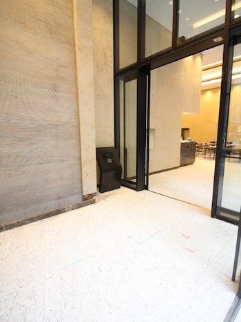 ロビー　仲介手数料はお家賃の半月分+税♪