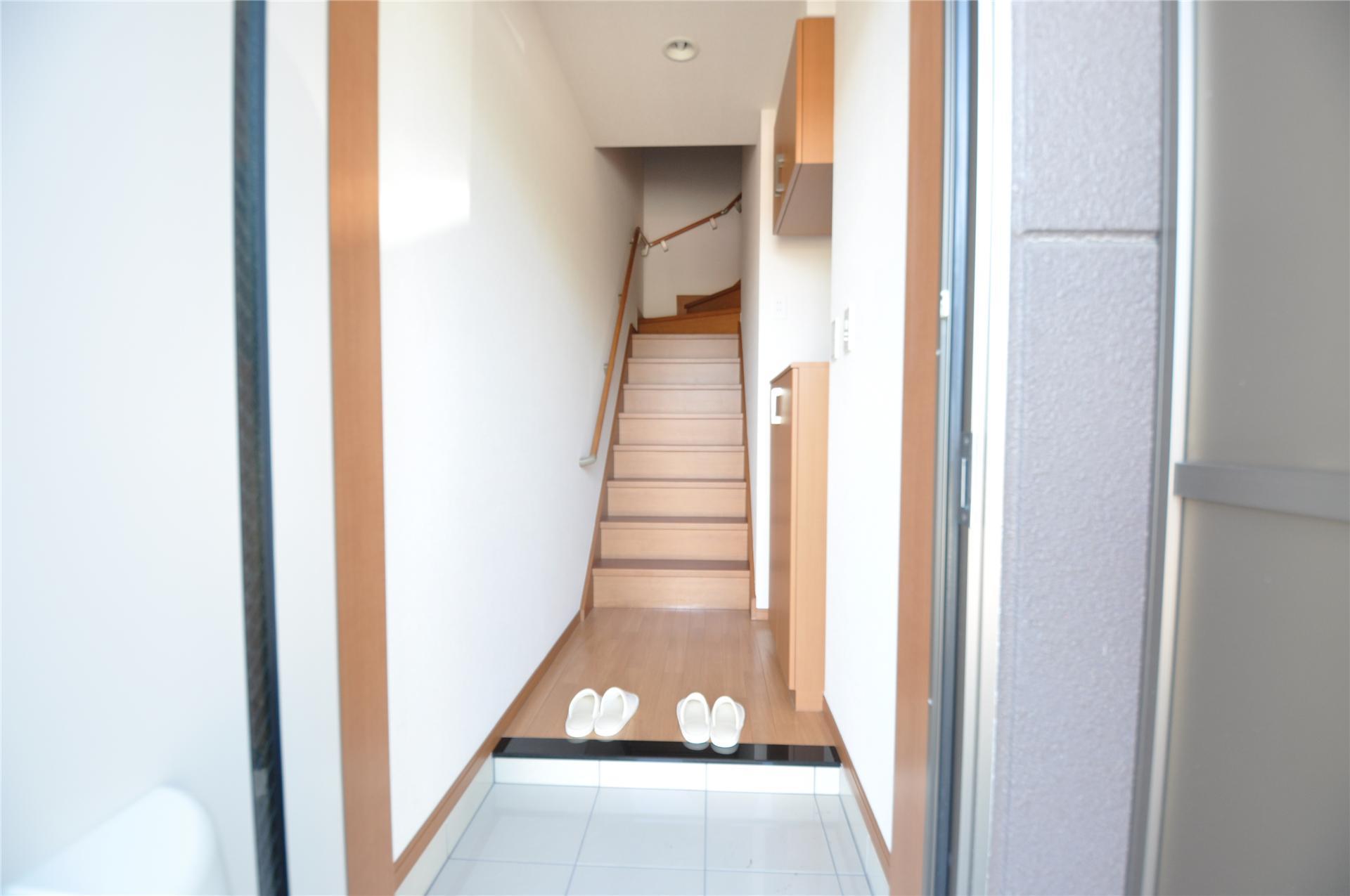 玄関　玄関　※205号室参照。