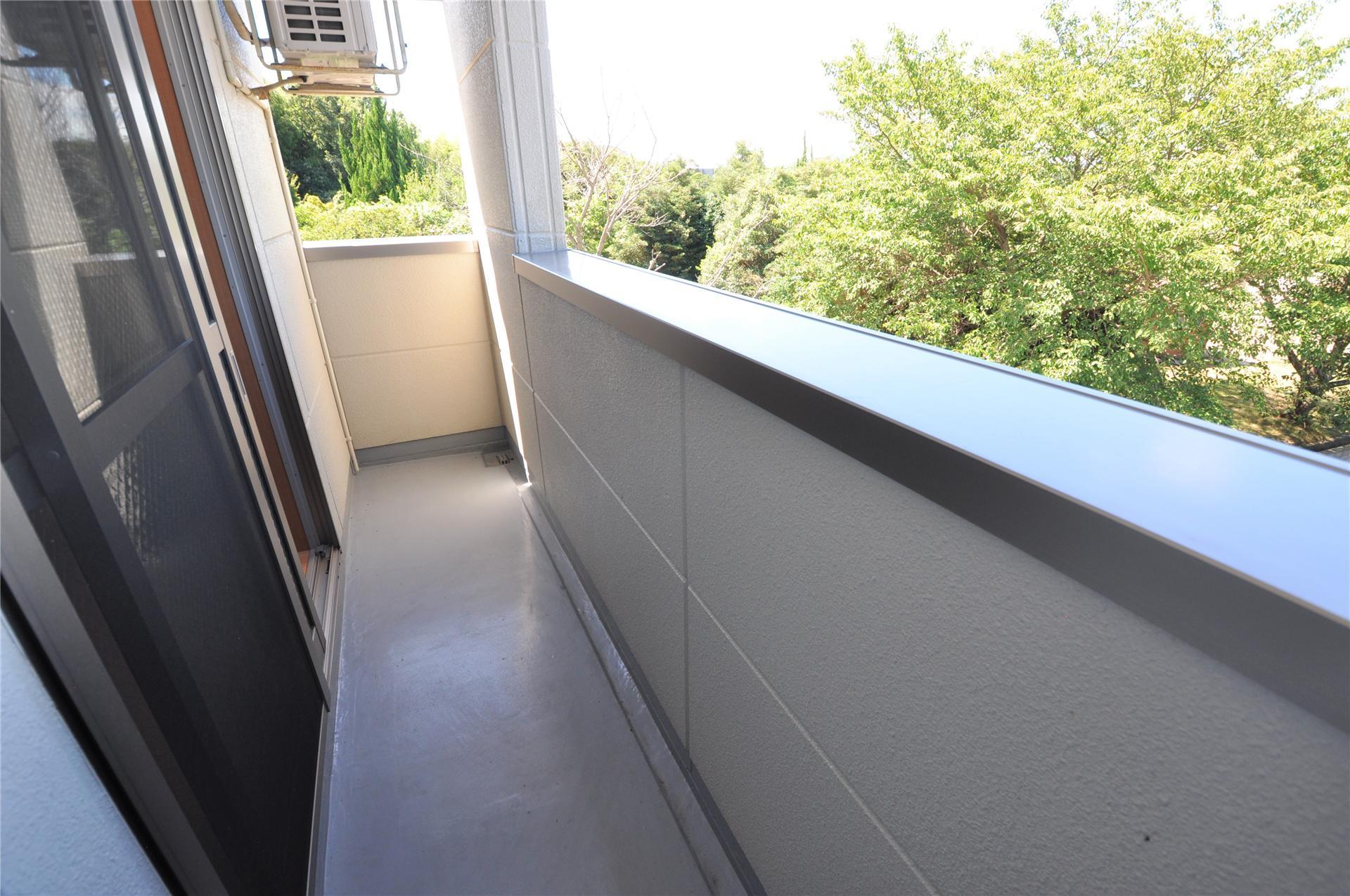 バルコニー　バルコニー　※205号室参照。