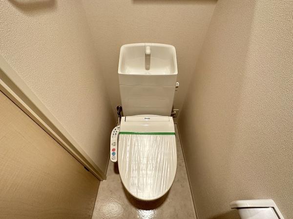 トイレ　ウォシュレット付きです！