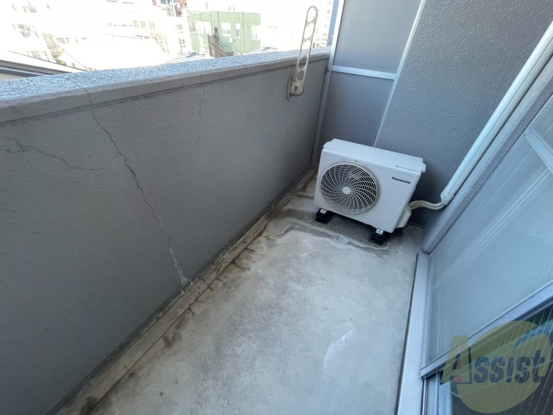 バルコニー　バルコニーは洗濯物がはかどりそうな広さがありますよ。