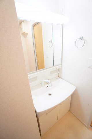 洗面設備　※同物件・反転タイプの写真です。