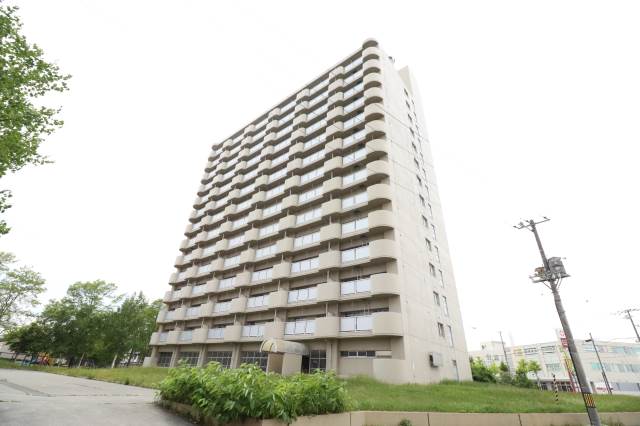 建物外観　１４階建ての高層マンション♪