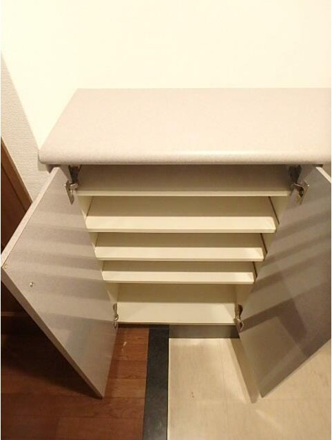 玄関　便利なカウンター型シューズボックス♪